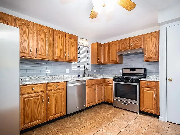 6040 Lake Bluff Dr #402 — Photo 4