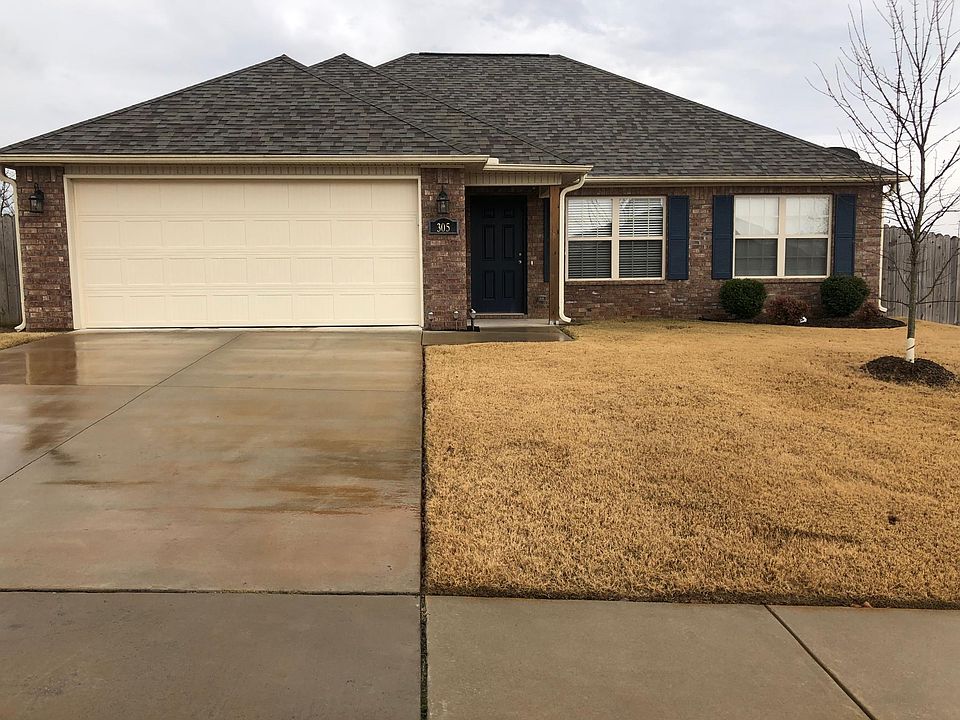 1st image of 305 Driftwood St
