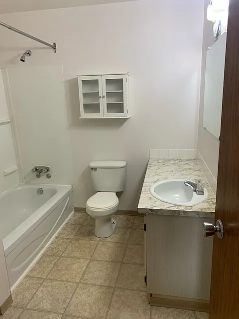 2 bed, $1,400 — Photo 2