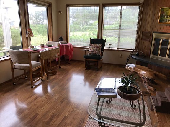 3rd image of 142 Salishan