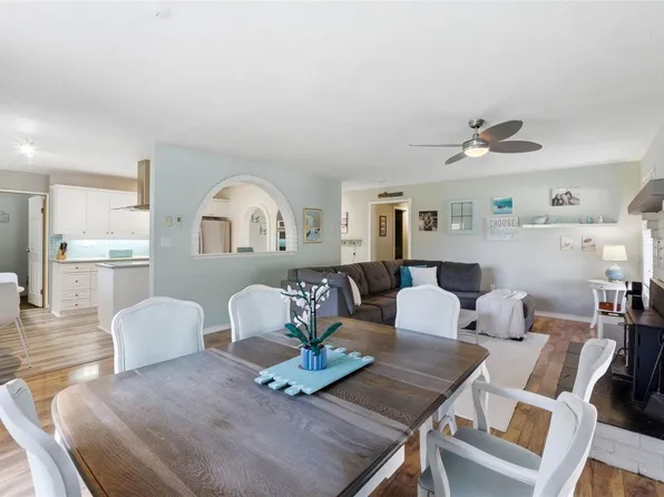 6525 Country Rd, Sooke, BC V9Z 0W9