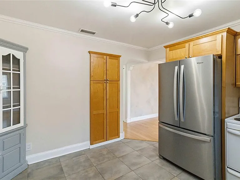2713 W Braddock St — Photo 17