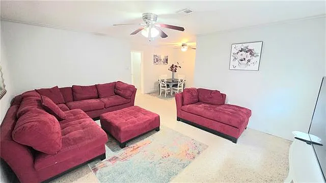 3 bed, 2.0 bath, 1052 sqft, $1,800 — Photo 2