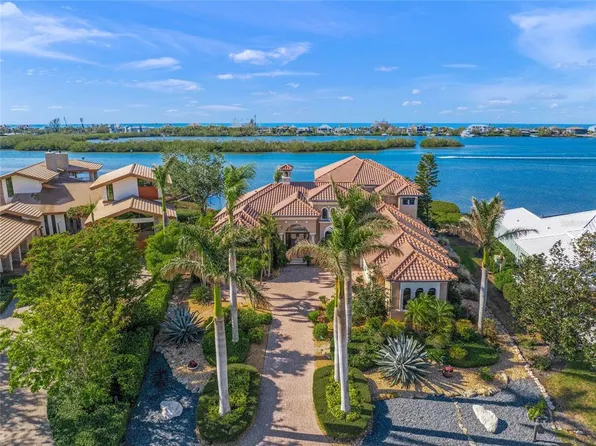 275 Lookout Point Dr, Osprey, FL 34229
