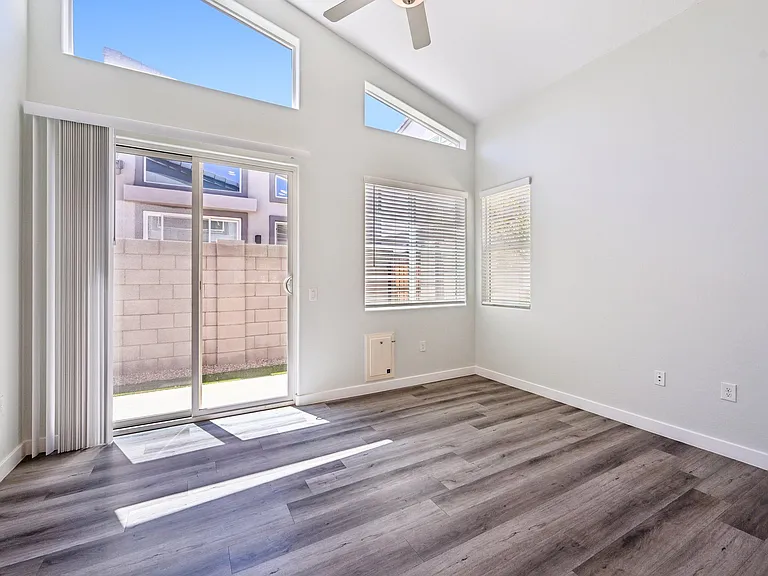 Baseline on 16 — Photo 37