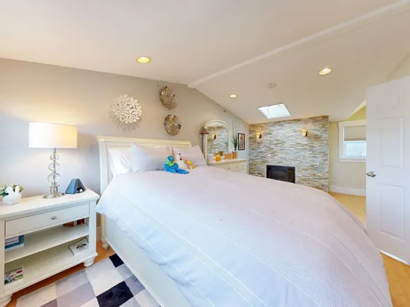 418 Centre St #1, Boston, MA 02130
