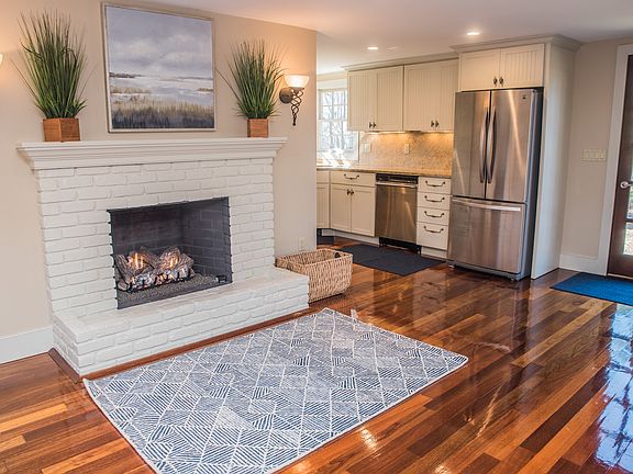 5th image of 30 Whiting Farm Rd #A