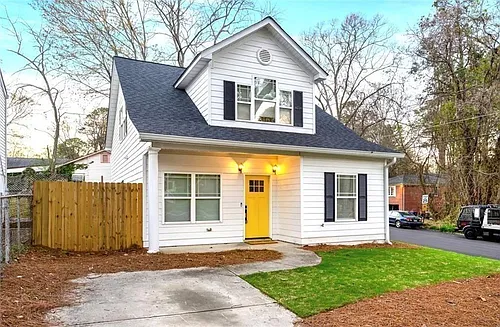 56 Holly Rd NW Photo 1