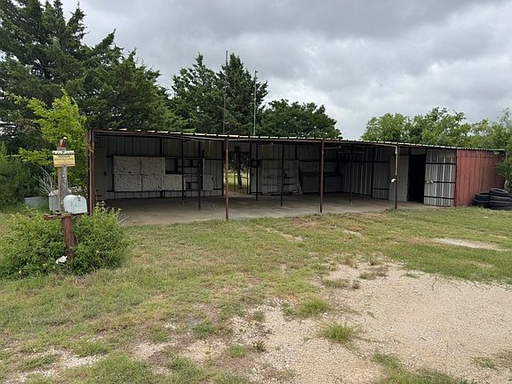 3rd image of 405 Munson Dr