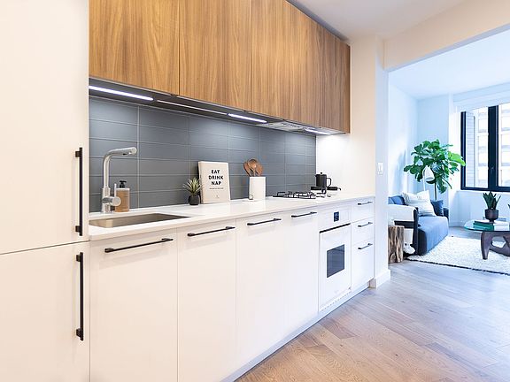 3rd image of 445 W 35th St APT 5D