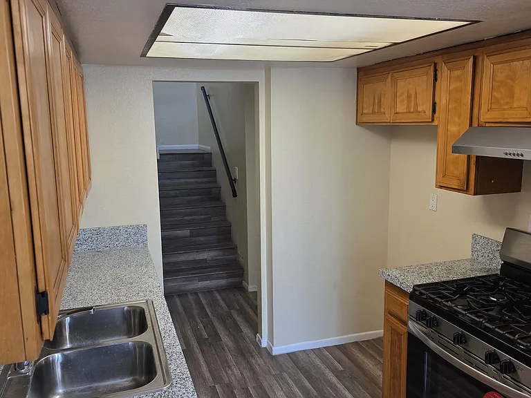 14700 S Berendo Ave #8 — Photo 6