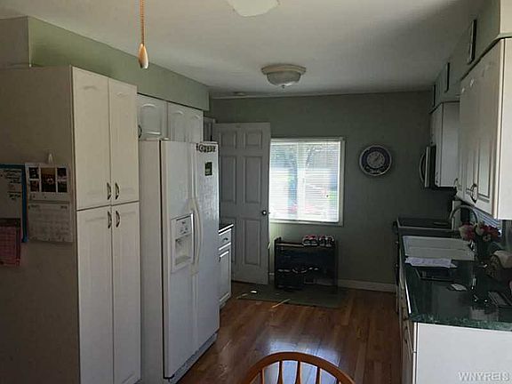 4th image of 1378 Master St