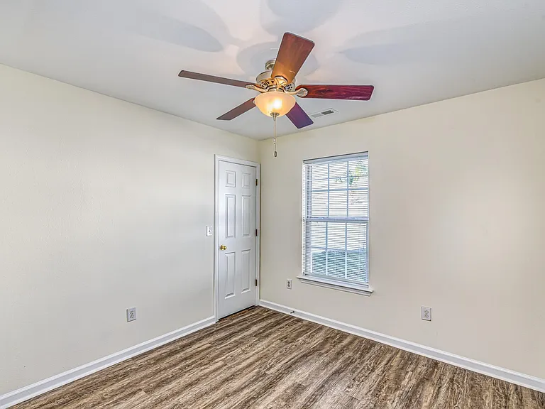 610 Pepperbush Dr — Photo 8