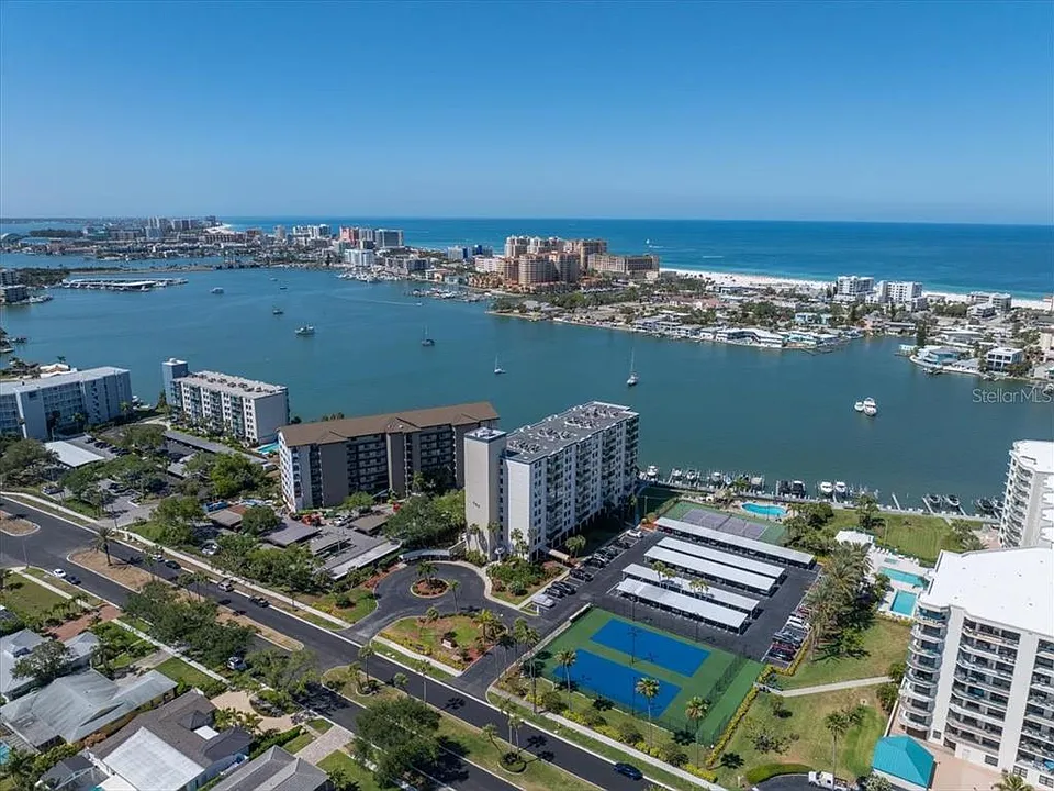 660 Island Way #301