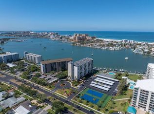 660 Island Way APT 301, Clearwater, FL 33767