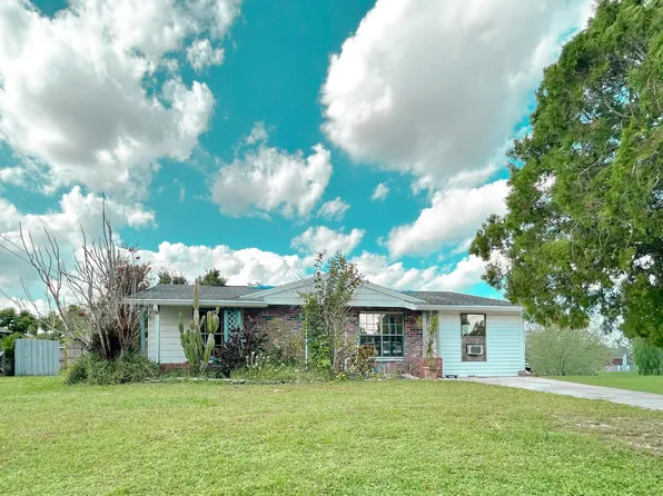 201 NW Floresta Drive, Port St Lucie, FL 34983