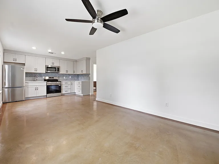 102 Rose Dr #B — Photo 10