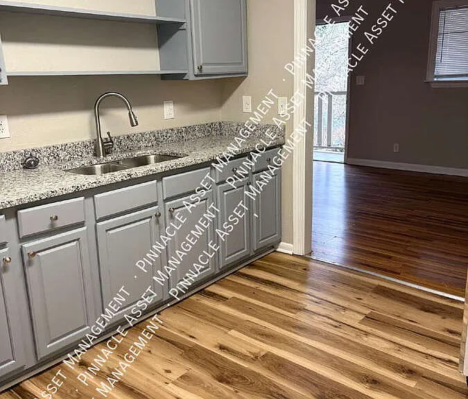 208 Valley View Ave #3 — Photo 1