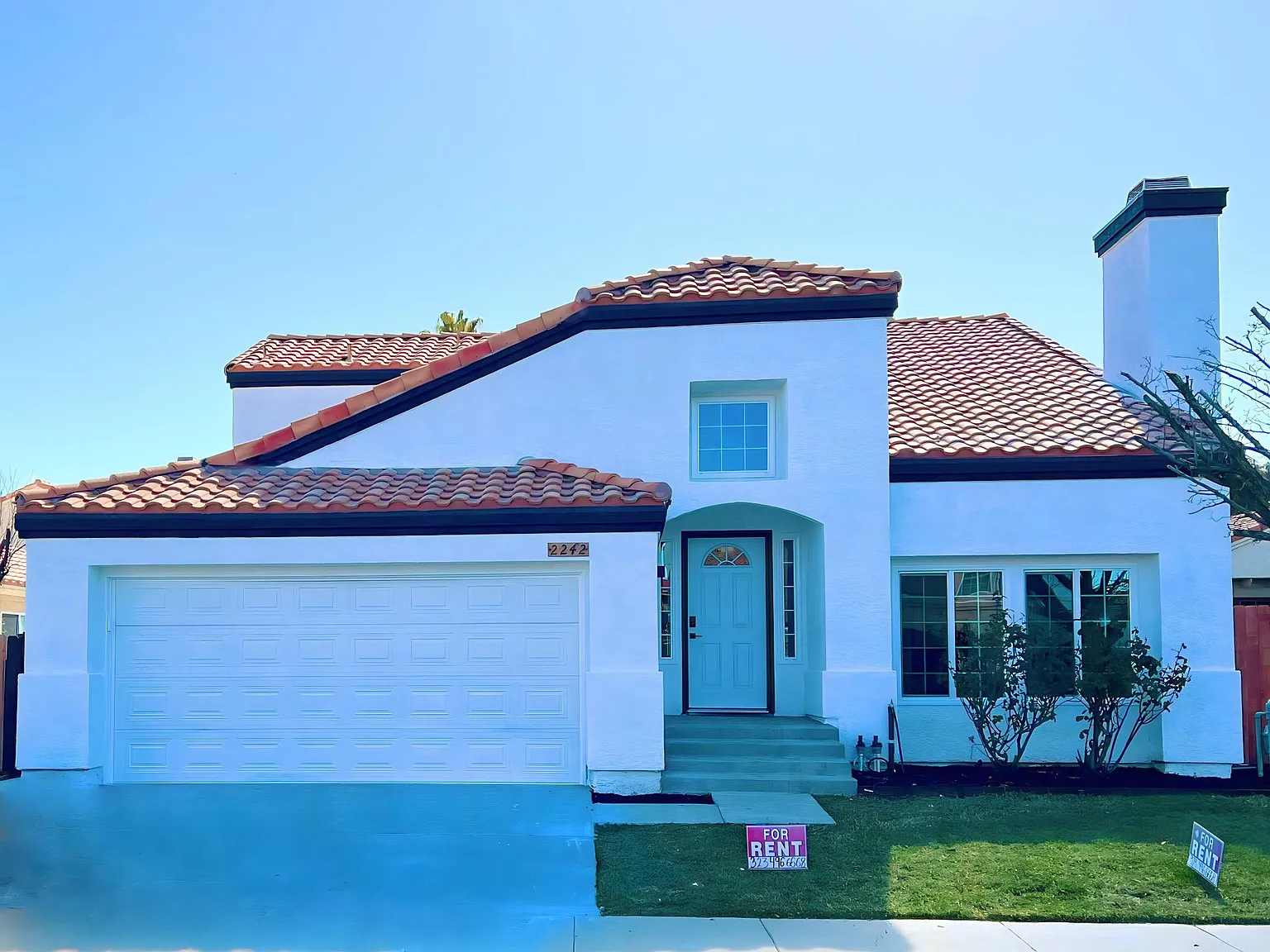 2242 Gregory Ave — Photo 1