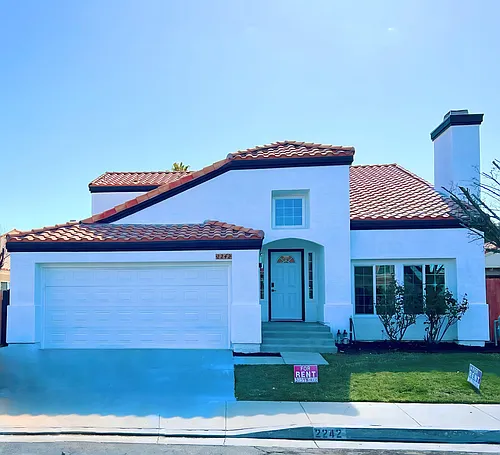 2242 Gregory Ave Photo 1