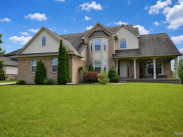 4890 Spring Meadow Dr, Clarkston, MI 48348
