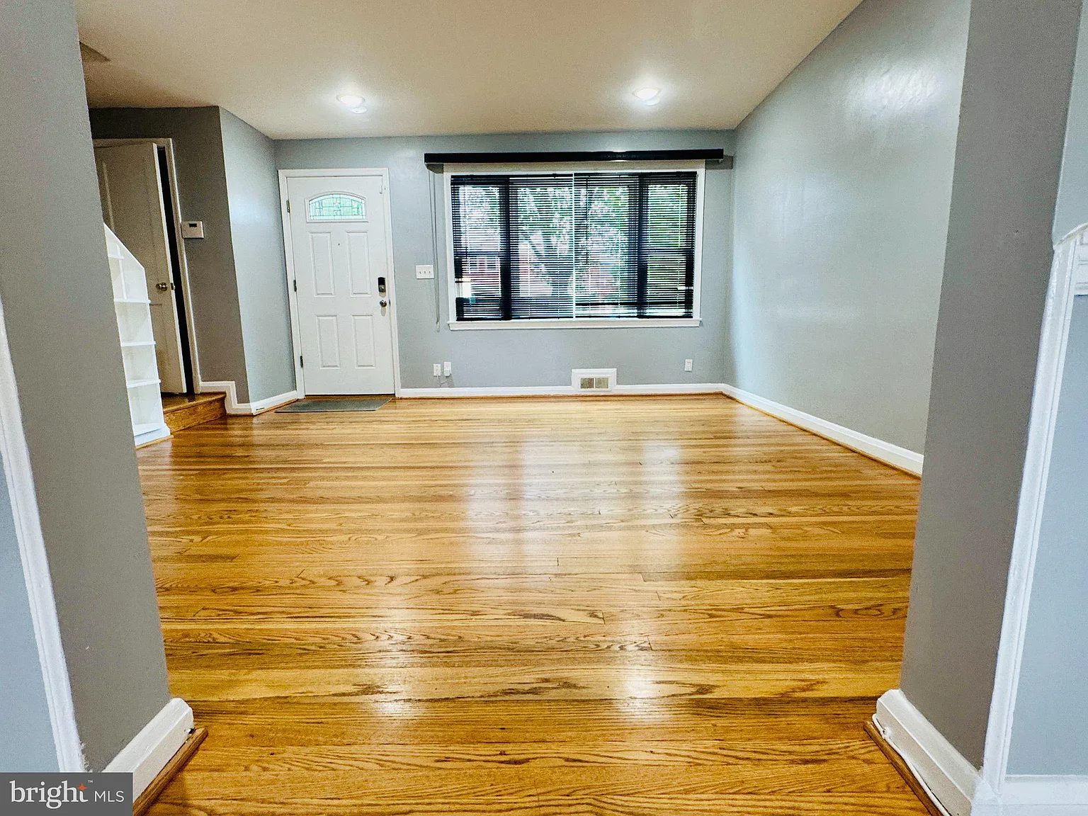 4 bed, 2.0 bath, 1824 sqft, $2,200 — Photo 2