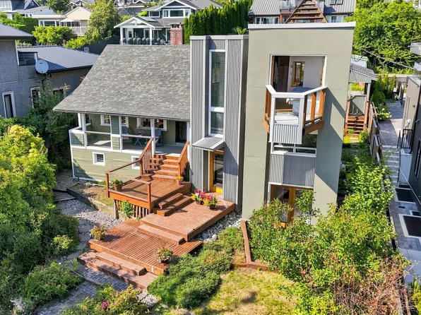2433 Mathers Ave, West Vancouver, BC V7V 2H9