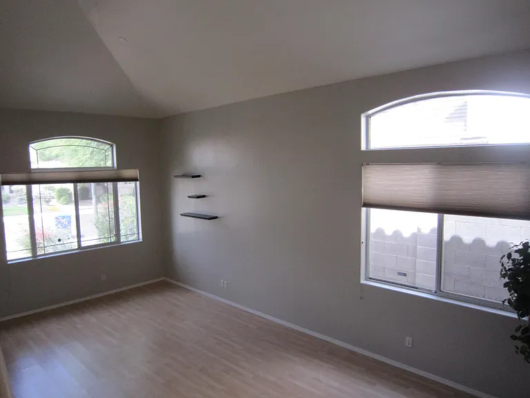 731 W Kent Pl — Photo 3