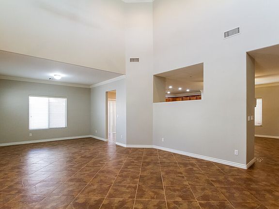 4th image of 308 Sierra Breeze Ave