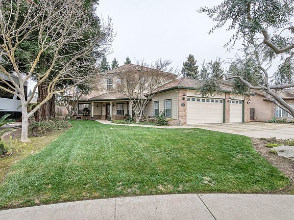 4th image of 1015 E Chestnut Court