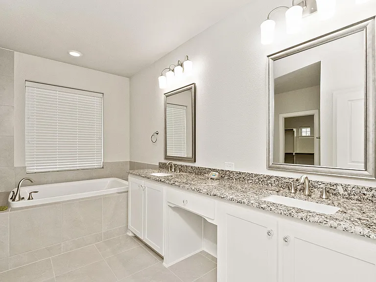 Luxurious Master Bath!