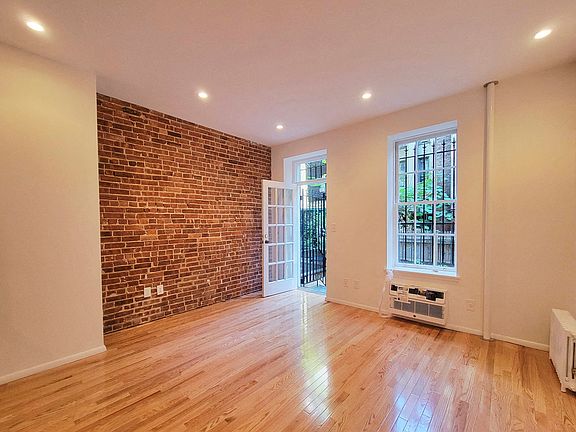 4th image of 321 E 75th St #1R