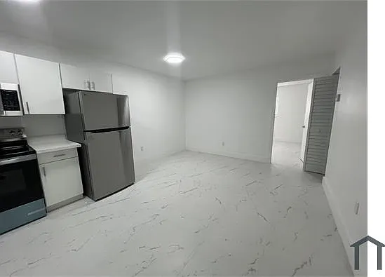 2 bed, 1000 sqft, $2,400 — Photo 2