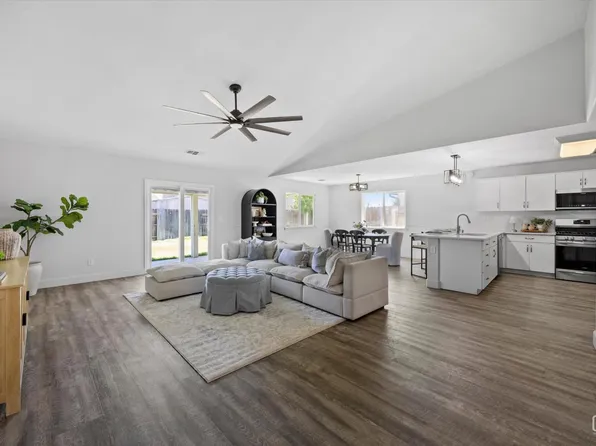 11401 Eresma Dr, Bakersfield, CA 93311