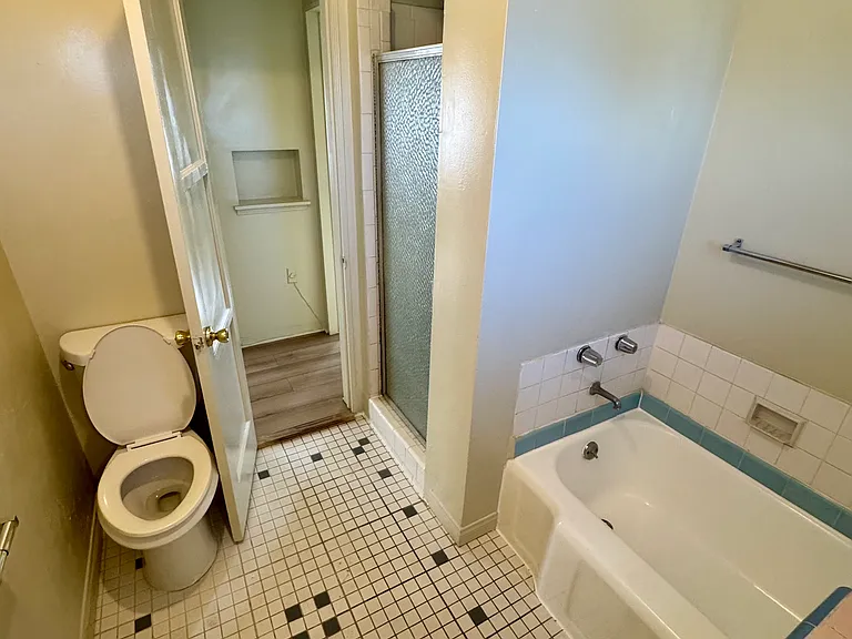 6509 S Van Ness Ave #6511-1/2 — Photo 5