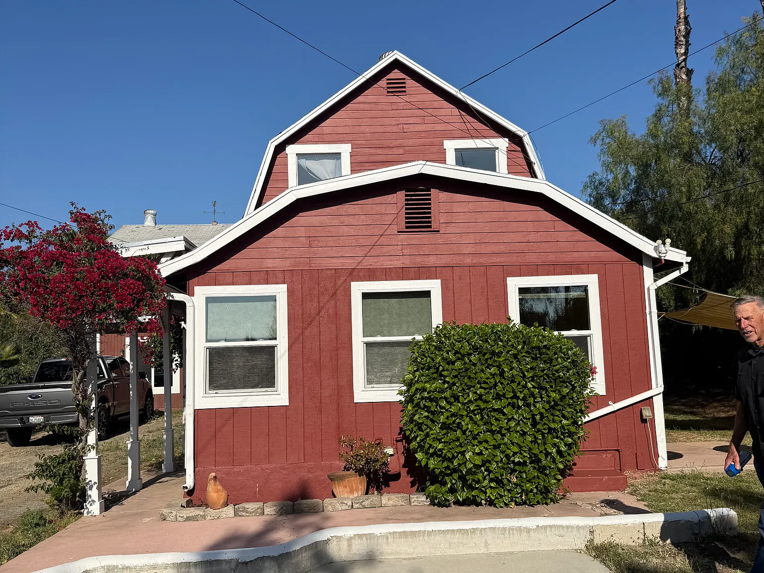 3043 Helix St — Photo 1