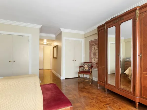 110 East 57th Street image 5 of 8