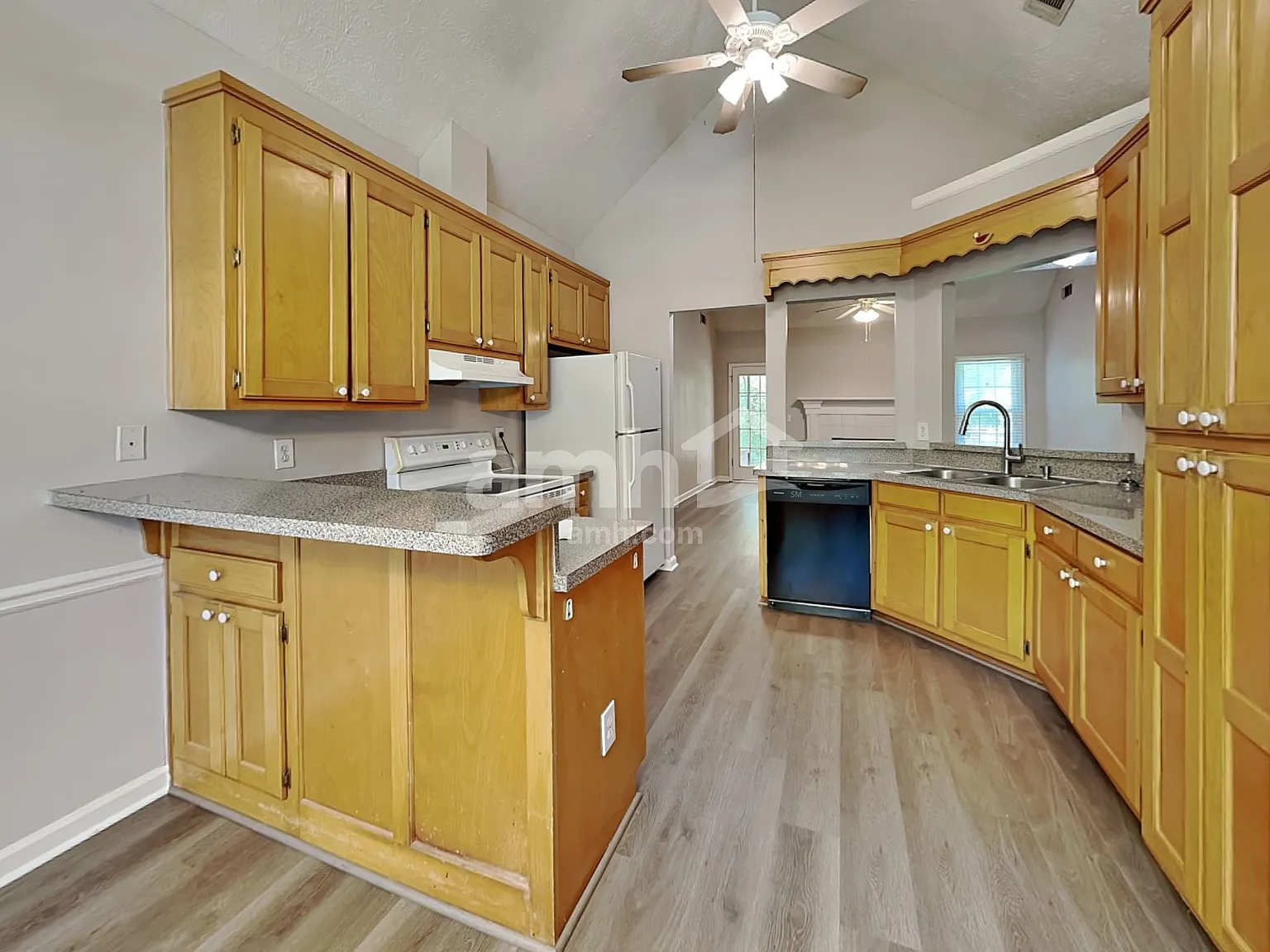 3 bed, 2.0 bath, 2170 sqft, $2,005 — Photo 3