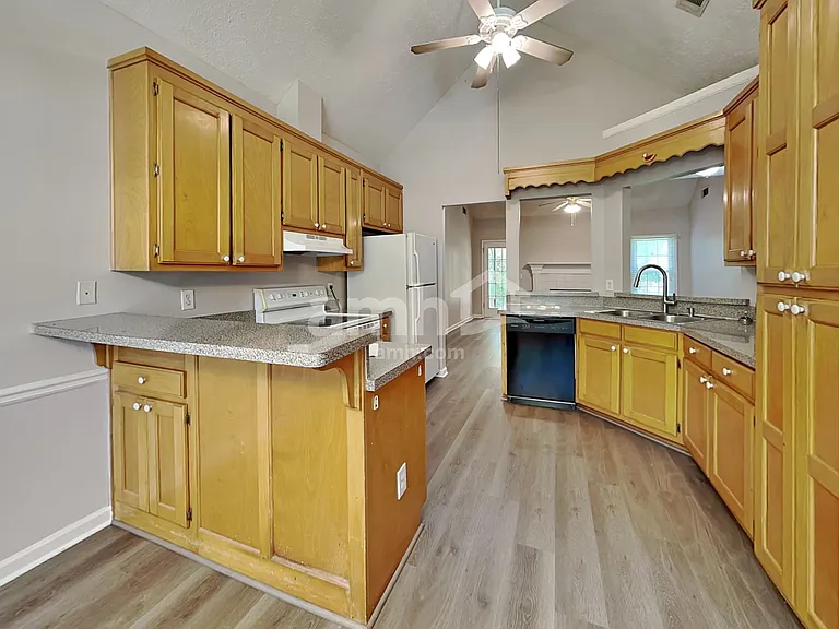 1947 Walden Park Dr — Photo 3