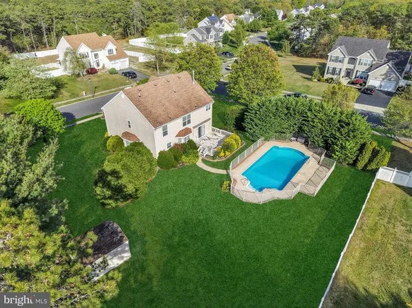 12 Jon Dr, Barnegat, NJ 08005