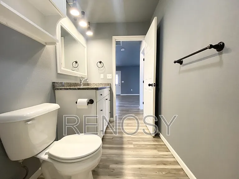 217 E Front St #B — Photo 17