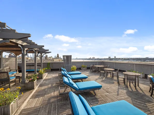 390 Riverside Drive image 7 of 7