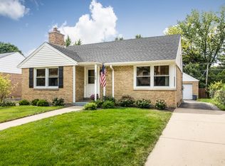 708 S Elmhurst Rd, Mount Prospect, IL 60056