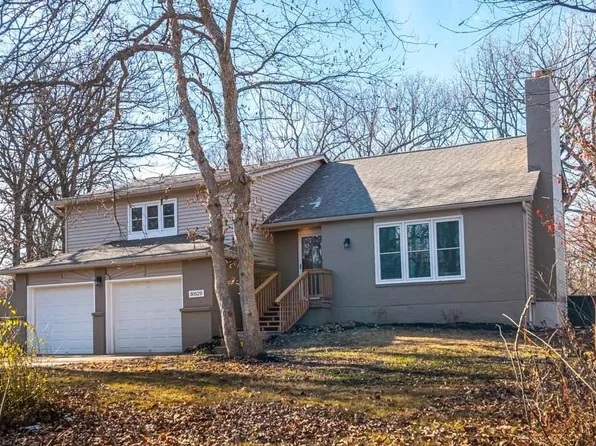 30520 Laurel Dr, Paola, KS 66071