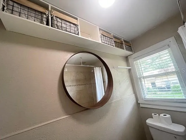 102 W Elm St — Photo 29