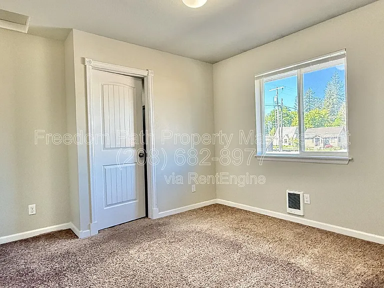 1212 E Sherman Ave — Photo 6