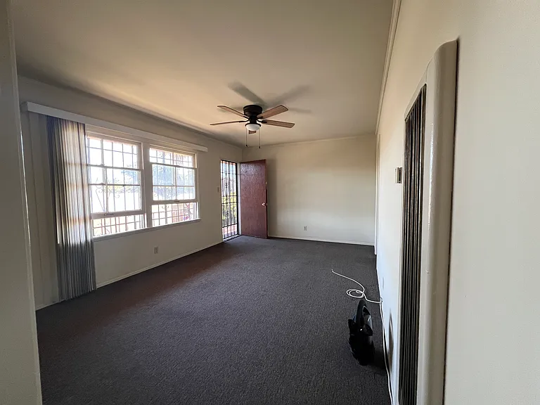 525 E Rhea St — Photo 2