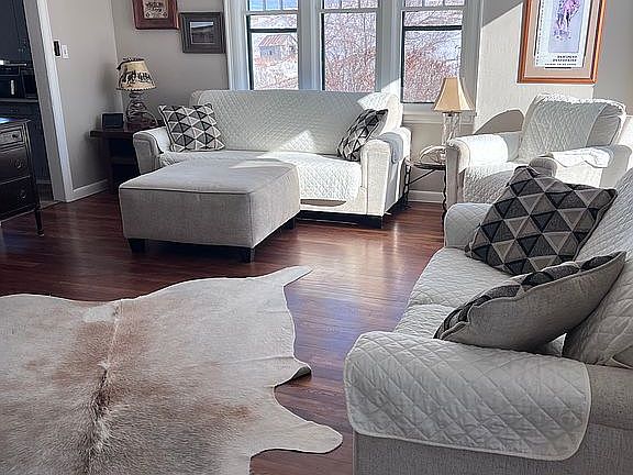 3rd image of 581 Willow Creek Rd