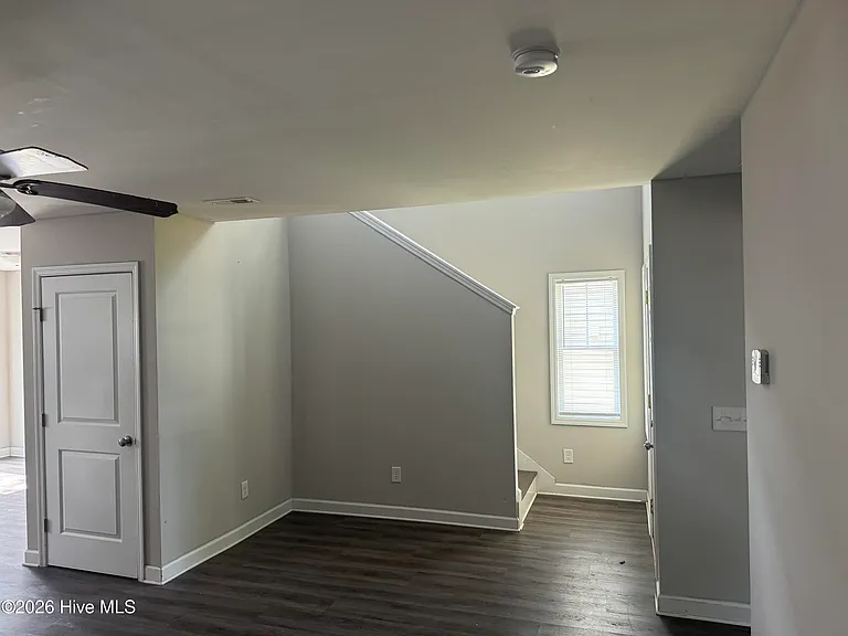 214 Jordan Ln — Photo 14