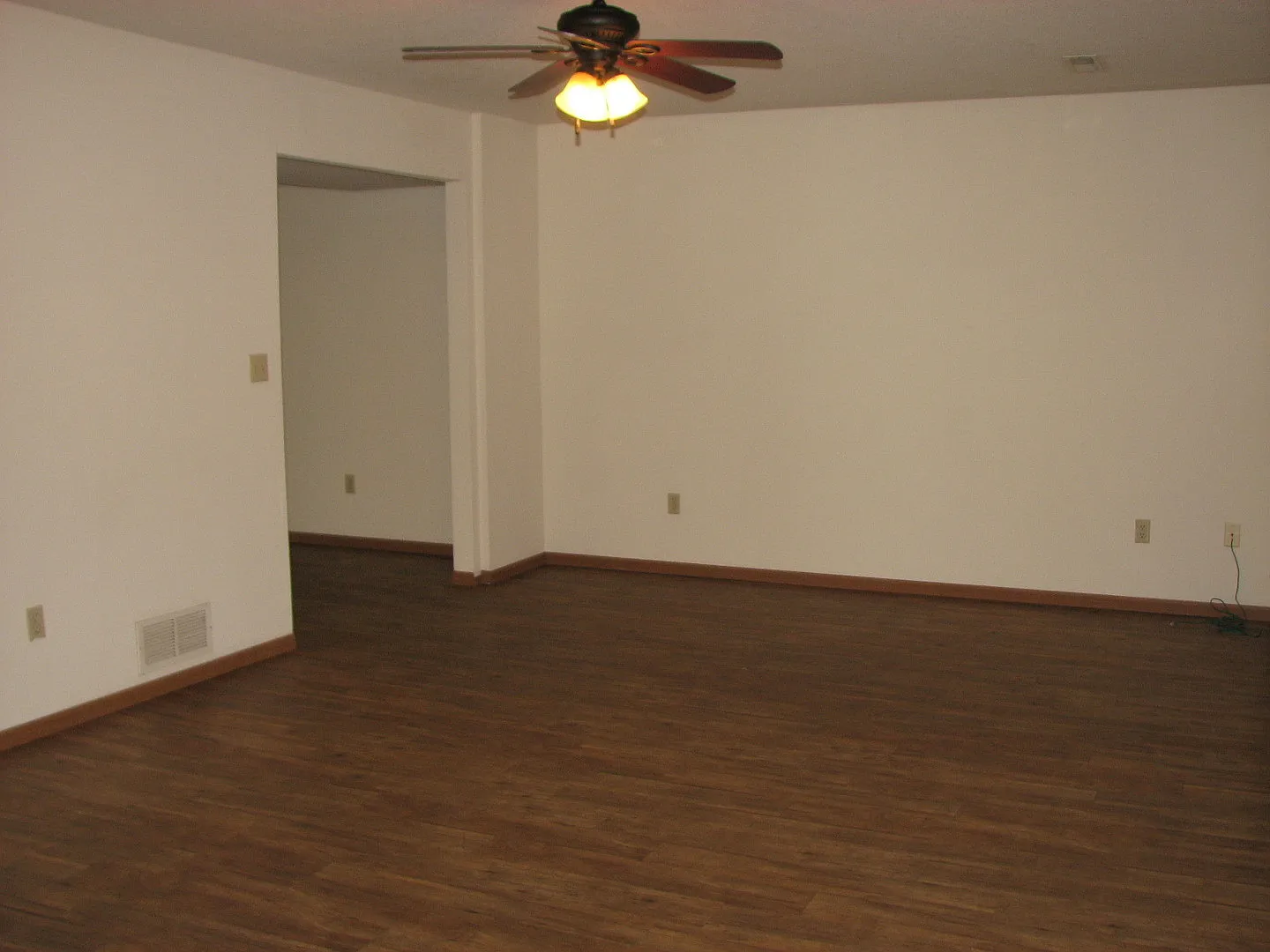 3br/2ba On East Campus! — Photo 3